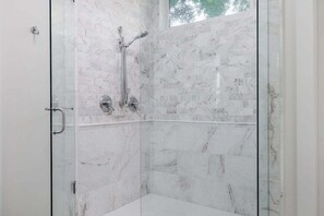 Shower, hair dryer, towels - 🌵☀️Private Pool Luxury Retreat Near SoCo | 2 Living Spaces | South Austin Oasis (Austin)
