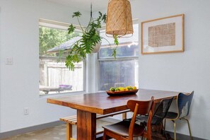 Dining - Downtown, UT, Walkable, East Austin Gem (Austin)