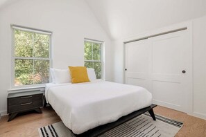 2 slaapkamers, een strijkplank/strijkijzer, gratis wifi, beddengoed