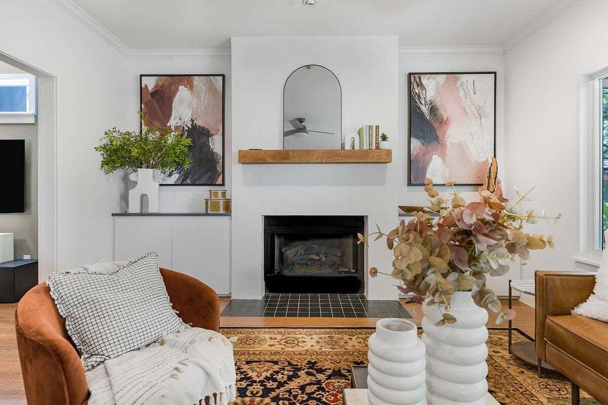 Smart TV, fireplace