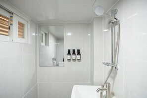 5PY Standard | Bathroom - Stay 105 Haenggung Residence (Suwon)