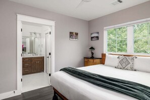 مكتب وواي فاي مجانًا وملاءات أسرّة