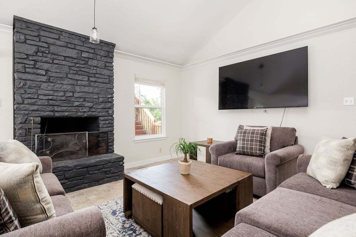 Smart TV, fireplace