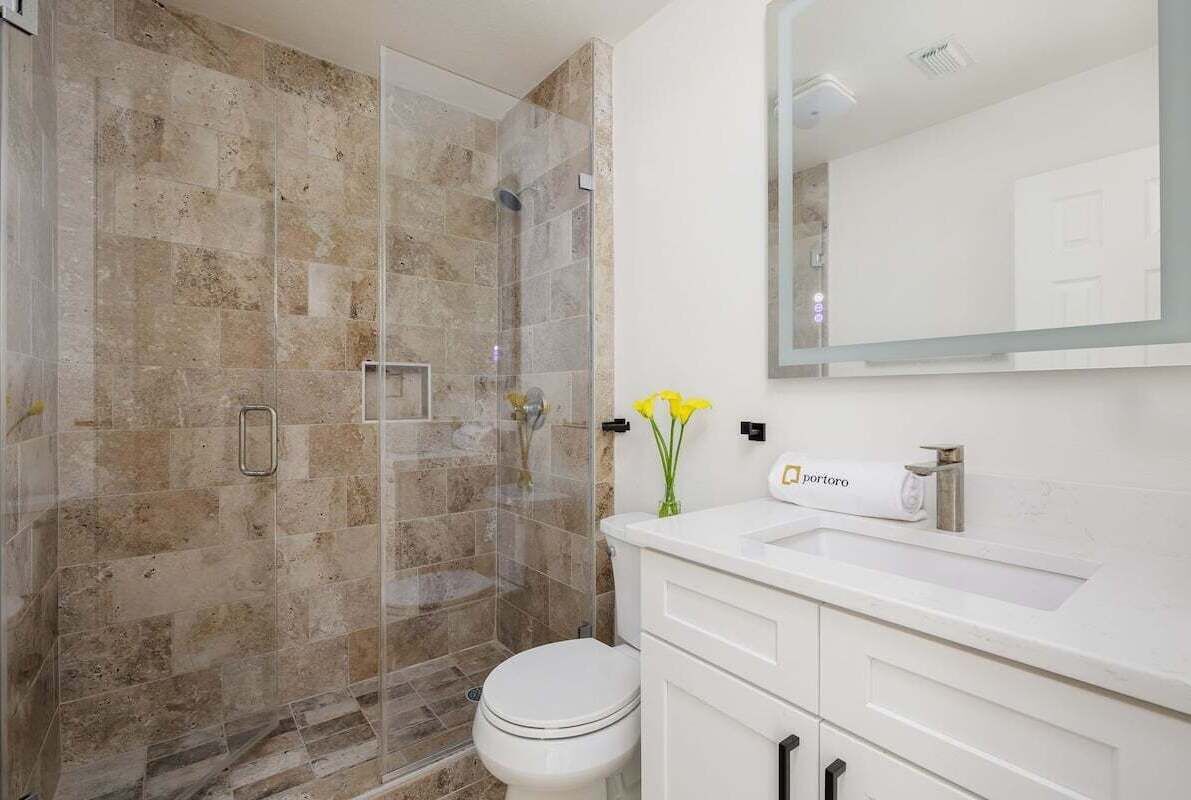 Douche, serviettes fournies