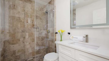 Douche, serviettes fournies