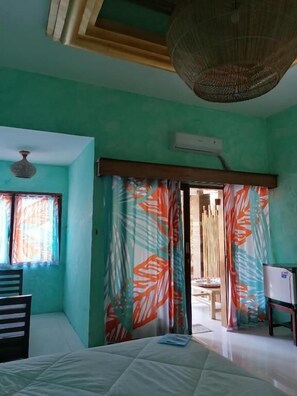 Villa Ocean | In-room safe, desk, blackout drapes, free WiFi