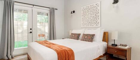 WiFi (無料)、ベッドシーツ