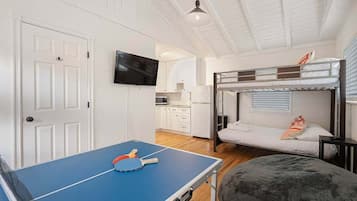 Desk, iron/ironing board, Internet, bed sheets