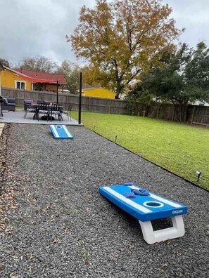 Outdoor dining - 🌿 Austin Tranquil Hideaway by Nature w/ Games + Yard | Good Vibes Getaway (Austin)