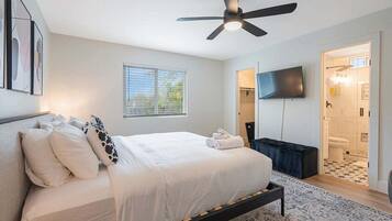 Desk, iron/ironing board, Internet, bed sheets