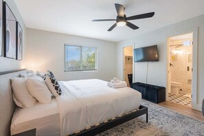 Desk, iron/ironing board, Internet, bed sheets - Spacious & Open S Austin Home - Good Vibes Getaway (Austin)