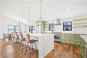 Fridge, microwave, oven, stovetop - Austin Golden Hour – Luxury 4BR Home w/ Backyard Oasis - Fire Pit (Austin)