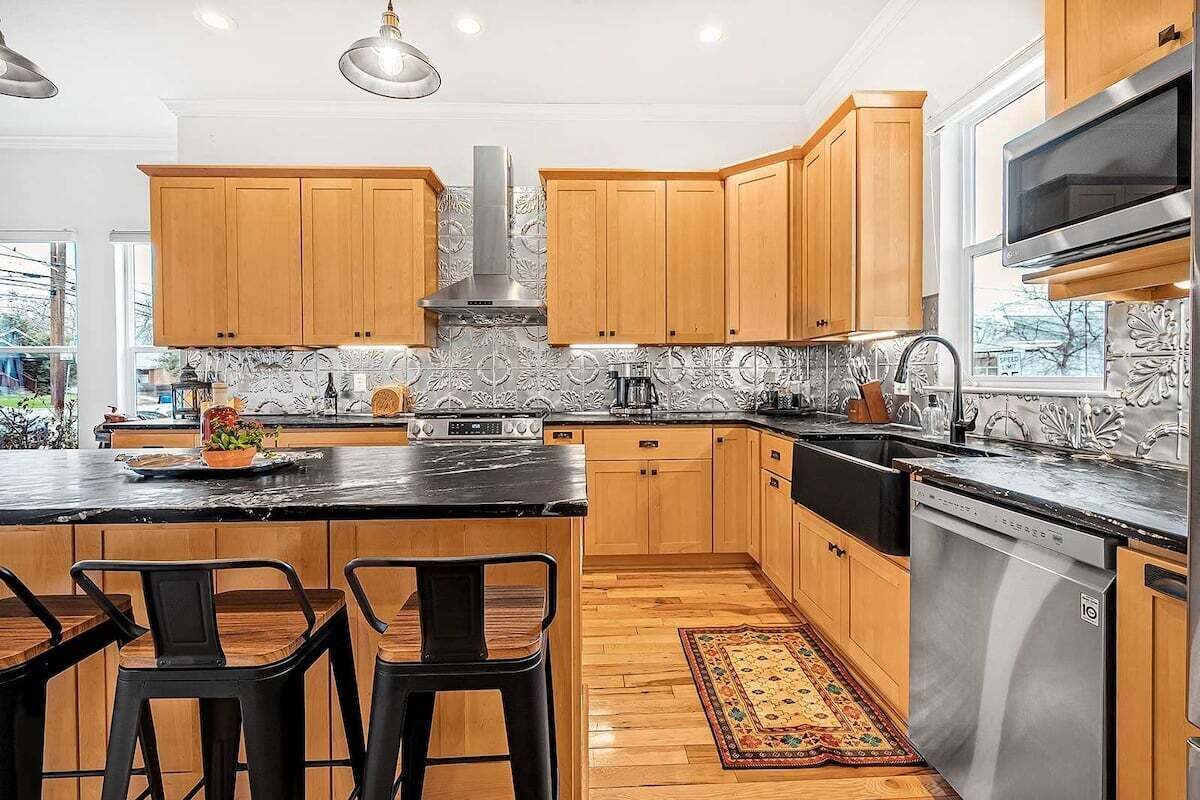 Frigorífic, microones, forn i placa de cuina 