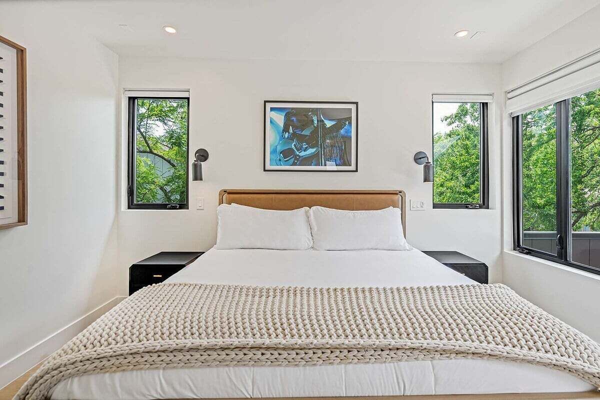 Bureau, fer et planche à repasser, Wi-Fi gratuit, draps fournis