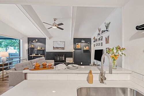 Fenced Backyard, S. Lamar - La Casa Chic