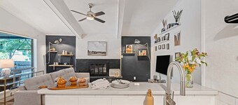 Fenced Backyard, S. Lamar - La Casa Chic