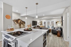 Fridge, microwave, oven, stovetop - 🌿 Tarrytown Condo Near Downtown + Lady Bird Lake | Tarrytown Comfort 🌵 (Austin)