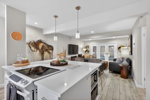 🌿 Tarrytown Condo Near Downtown + Lady Bird Lake | Tarrytown Comfort 🌵