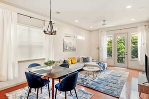 Smart TV - Cozy S. Lamar Monthly Furnished 2/2.5 w Office! (Austin)