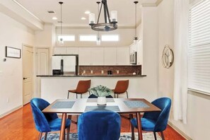 Dining - Cozy S. Lamar Monthly Furnished 2/2.5 w Office! (Austin)