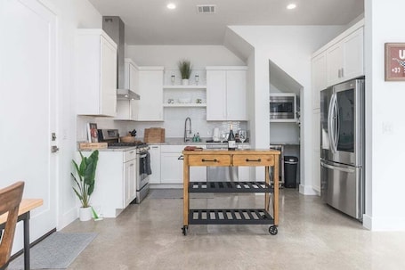 Fridge, microwave, oven, stovetop. Austin Outpost - Modern Home, Walk to South Congress