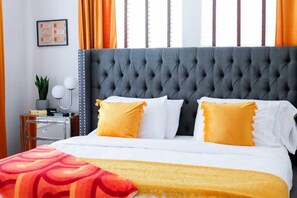 Tabla de planchar con plancha, wifi y ropa de cama 