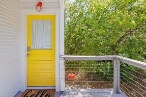 Exterior detail - Walk to Food, Fast Wifi - Pastel Studio - Portoro (Austin)