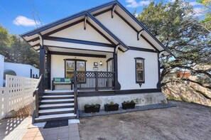 Exterior - SoCo - Creekside Bungalow (Austin)