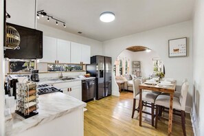 Private kitchen - SoCo - Creekside Bungalow (Austin)