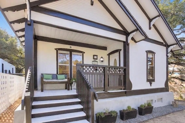 Welcome to Creekside Bungalow!