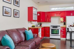 Living area - Free Parking, Travis Heights - Merlin - Portoro (Austin)