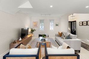 Living room - Beautiful Terrace Home With Courtyard (Newcastle)