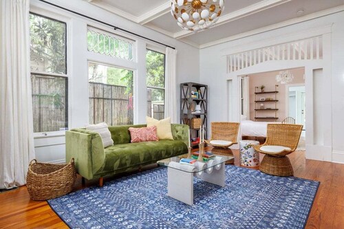 Free Parking, Walk to Zilker, 3BR - Austin Craftsman