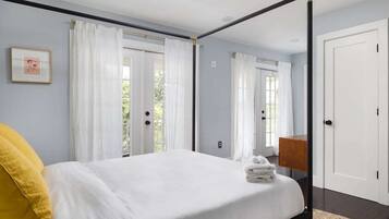 Desk, WiFi, bed sheets