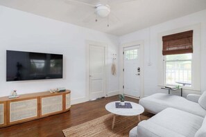 Living area - Urban Charm in East Austin – Minutes to Downtown, (Austin)