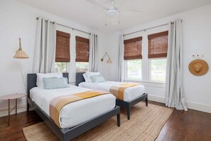 Room - Urban Charm in East Austin – Minutes to Downtown, (Austin)