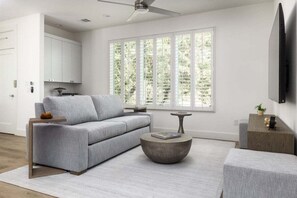 Smart TV - West Lake, Kitchen, Private - The Gem (Austin)