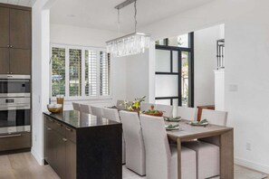 Dining - 🌴 Luxe Austin Escape with Pool + Gym | Outdoor Kitchen | Victoria ☀️ (Austin)