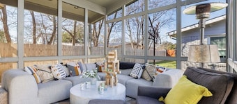 🌅 North Austin Stay w/ Workspace, EV Charger + Screened Porch | SXSW Dream | Sunrise
