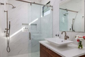 Shower, hair dryer, towels - 🌅 North Austin Stay w/ Workspace, EV Charger + Screened Porch | SXSW Dream | Sunrise (Austin)