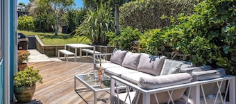 Casa Sol – Central Oneroa Retreat