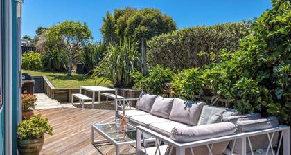 Casa Sol – Central Oneroa Retreat