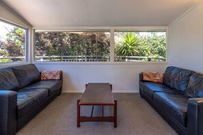 Fernseher, Stereoanlage, Arbeitsbereiche