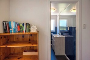 Interior - Casa Sol – Central Oneroa Retreat (Waiheke Island)