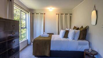 3 slaapkamers, een strijkplank/strijkijzer, wifi, beddengoed