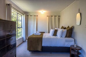 3 slaapkamers, een strijkplank/strijkijzer, wifi, beddengoed