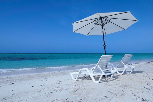 Ocean Breeze Resort  - 2-bedroom hotel suite, Pool, Gym and Restaurant