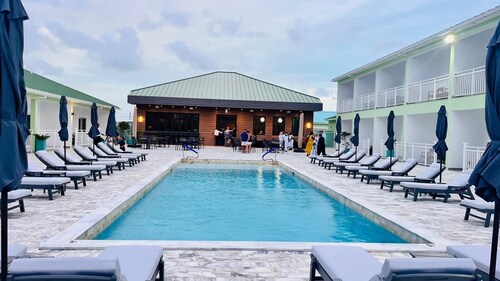 Ocean Breeze Resort  - 2-bedroom hotel suite, Pool, Gym and Restaurant