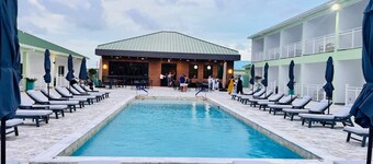 Ocean Breeze Resort  - 2-bedroom hotel suite, Pool, Gym and Restaurant