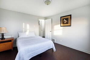 3 bedrooms, WiFi, bed sheets
